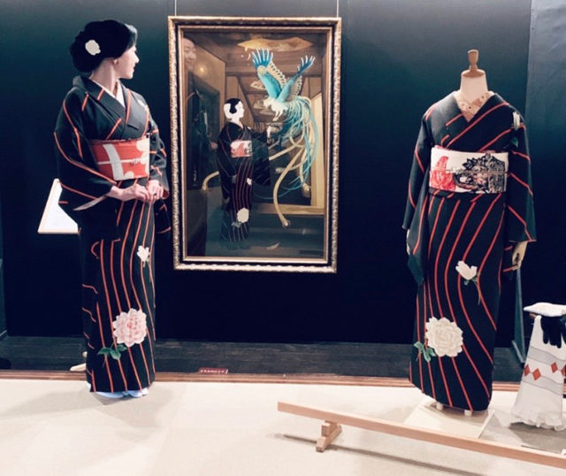 雅叙園の百段階段の天井画の竜と着物姿の美人と乃先