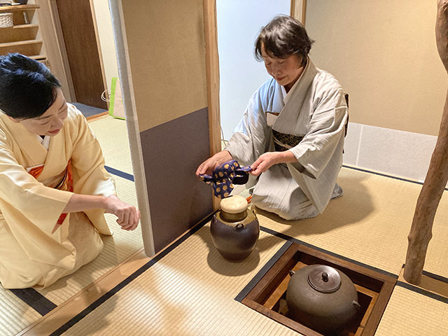 飾り壺のお稽古の様子